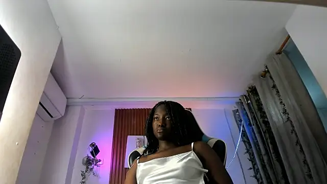 Snapshot of Evaa_18 chatting on December 2025 06:17:01 PM Evaa 18 online show from December 2025 06:17:01 PM