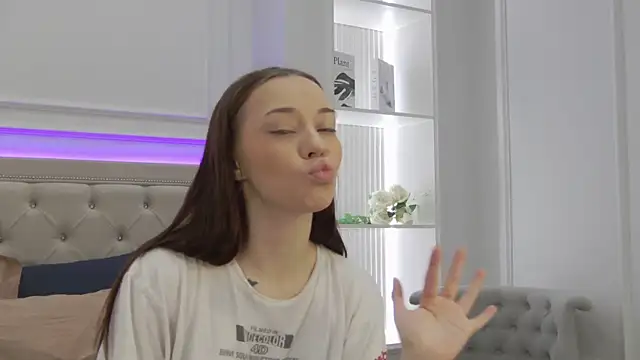 ZoeyNeal online show from March 2026 01:38:01 PM