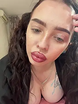 Hannah xBaby online show from November 2025 11:58:01 AM