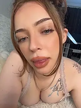Snapshot of Hannah_xBaby chatting on June 2026 12:11:01 PM Hannah xBaby online show from June 2026 12:11:01 PM