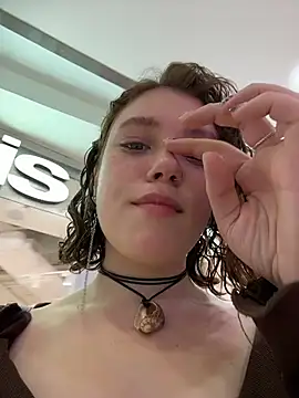 lucy-joy online show from October 2025 09:43:02 AM