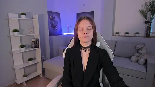 AlicePill online show from October 2025 02:11:01 AM