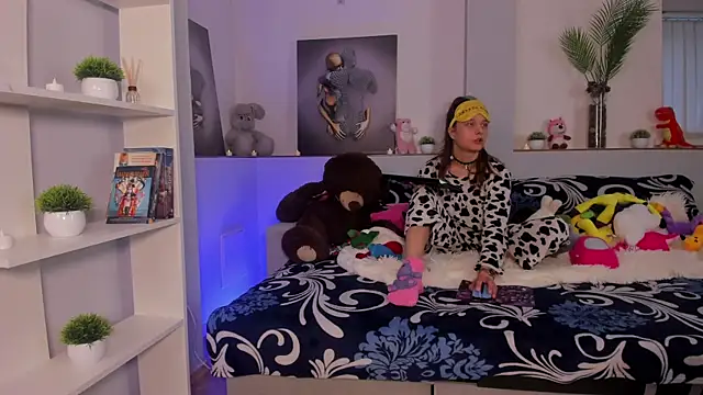 AlicePill online show from November 2025 02:39:01 AM