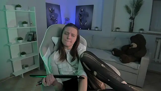 AlicePill online show from November 2025 02:10:01 AM