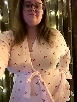 Snapshot of MariaMirabella chatting on November 2025 04:25:01 PM MariaMirabella online show from November 2025 04:25:01 PM