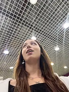 DollyTall online show from April 2026 06:19:01 AM