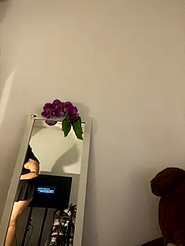 Emily Taylor2 online show from November 2025 09:46:02 PM