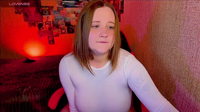 NaomiRey1 online show from March 2026 04:28:02 PM