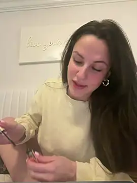 heyitsmadig online show from April 2026 05:08:02 PM