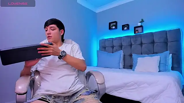 Ares di martin online show from November 2025 05:32:02 AM