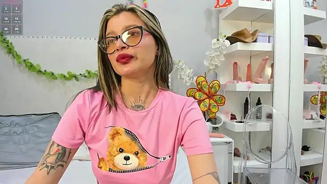 Snapshot of KoraSweett chatting on October 2025 07:44:01 PM KoraSweett online show from October 2025 07:44:01 PM