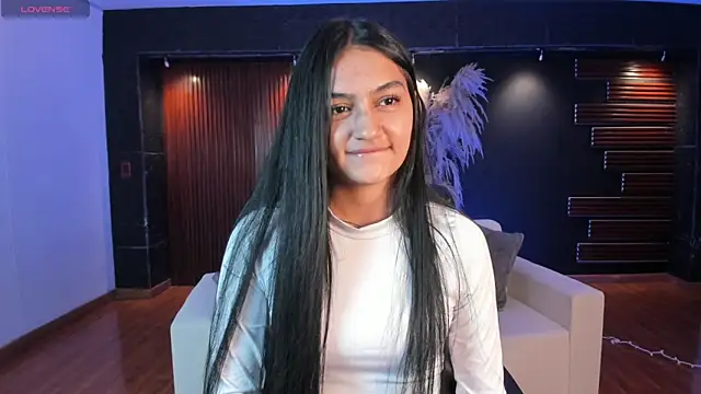 Snapshot of AidaJones chatting on October 2025 11:18:01 AM AidaJones online show from October 2025 11:18:01 AM