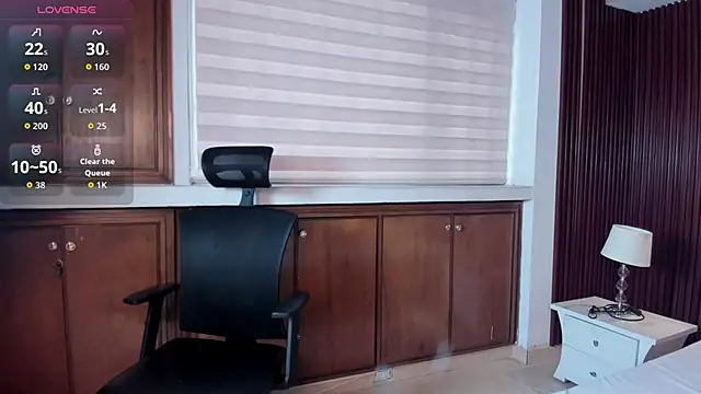 Snapshot of AidaJones chatting on April 2026 11:43:01 AM AidaJones online show from April 2026 11:43:01 AM