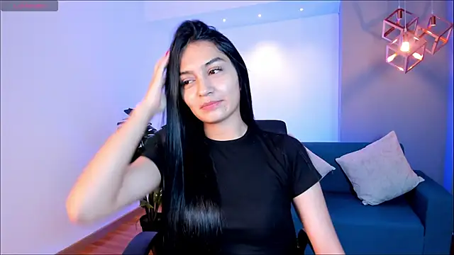 Snapshot of AidaJones chatting on April 2026 01:05:02 PM AidaJones online show from April 2026 01:05:02 PM