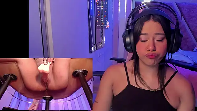 Snapshot of Gina_Kurt chatting on November 2025 02:10:02 AM Gina Kurt online show from November 2025 02:10:02 AM