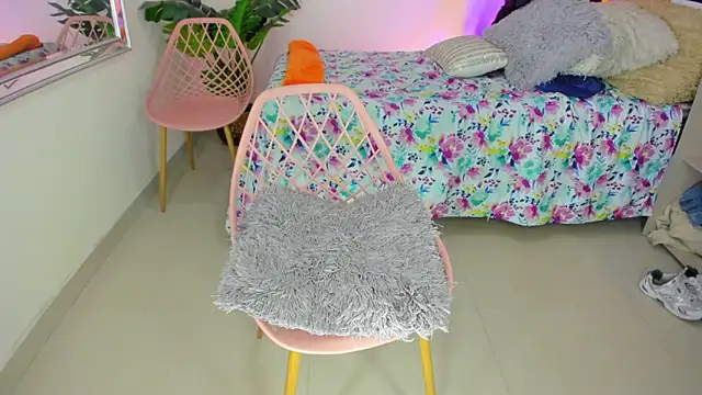 Snapshot of LusyKitty chatting on October 2025 04:00:01 PM LusyKitty online show from October 2025 04:00:01 PM