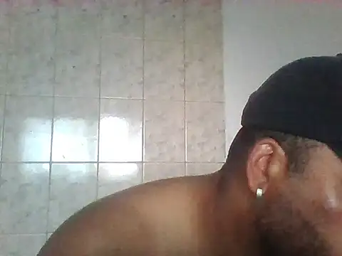 Snapshot of OliveiraSeven chatting on April 2026 08:15:01 PM OliveiraSeven online show from April 2026 08:15:01 PM