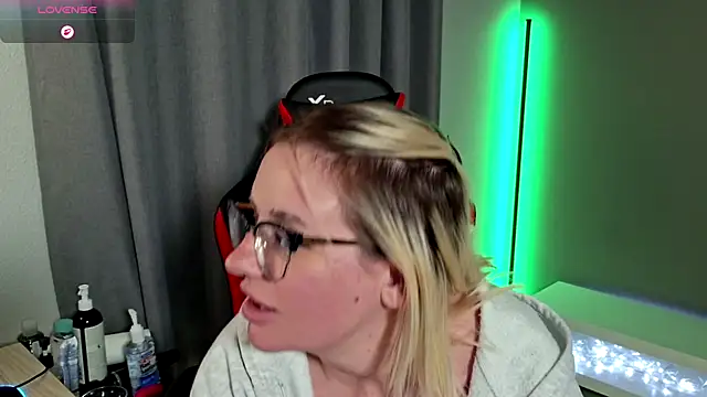 Charlies world online show from October 2025 08:31:01 PM