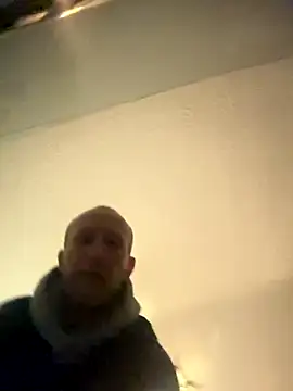 Snapshot of StudL chatting on October 2025 09:39:02 PM StudL online show from October 2025 09:39:02 PM