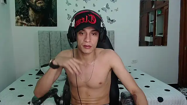 Ethanho0t online show from January 2026 06:28:02 AM