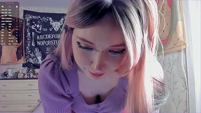 Snapshot of CutiePatoootie chatting on April 2026 09:45:02 PM CutiePatoootie online show from April 2026 09:45:02 PM