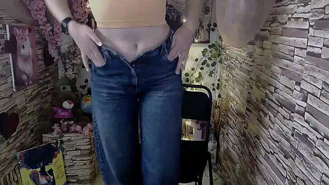 Amanda Bright  online show from October 2025 07:17:01 AM