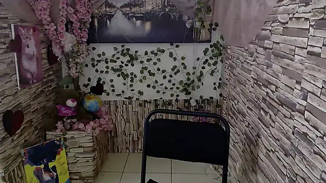 Amanda Bright  online show from October 2025 06:58:02 AM