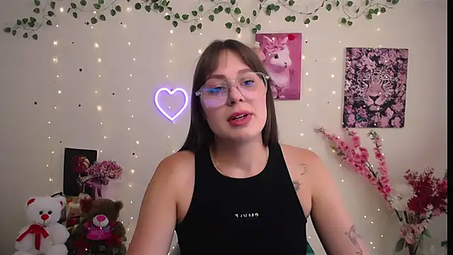 Snapshot of Amanda_Bright_ chatting on July 2026 10:43:01 AM Amanda Bright online show from July 2026 10:43:01 AM