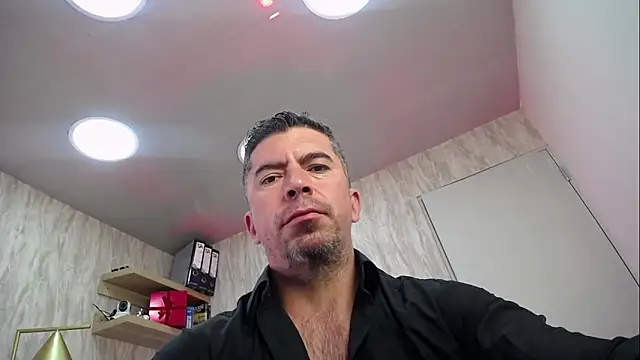 Snapshot of JuanKFit_45 chatting on March 2026 04:29:01 AM JuanKFit 45 online show from March 2026 04:29:01 AM