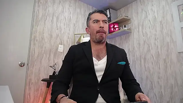 Snapshot of JuanKFit_45 chatting on March 2026 03:43:01 AM JuanKFit 45 online show from March 2026 03:43:01 AM