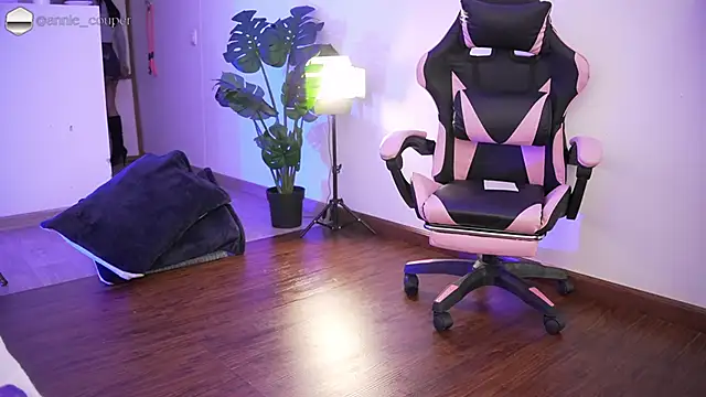 Snapshot of AnnieCouperr chatting on March 2026 07:53:01 PM AnnieCouperr online show from March 2026 07:53:01 PM