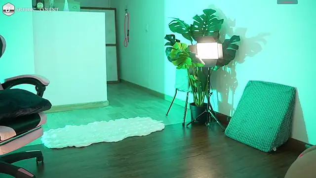 Snapshot of AnnieCouperr chatting on March 2026 07:50:01 PM AnnieCouperr online show from March 2026 07:50:01 PM