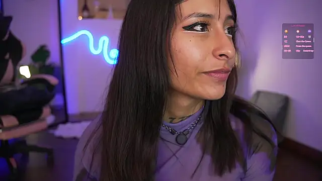 Snapshot of AnnieCouperr chatting on March 2026 07:58:02 PM AnnieCouperr online show from March 2026 07:58:02 PM