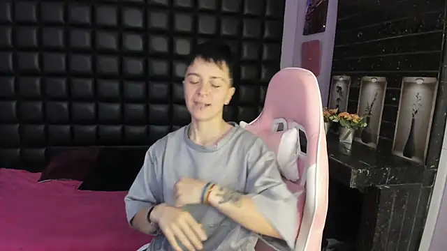  Hannah Hot online show from November 2025 12:15:02 PM