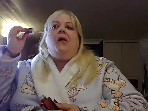 Snapshot of Kinkyhousewife83 chatting on October 2025 10:05:01 AM Kinkyhousewife83 online show from October 2025 10:05:01 AM