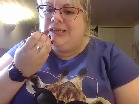 Snapshot of Kinkyhousewife83 chatting on October 2025 02:18:02 PM Kinkyhousewife83 online show from October 2025 02:18:02 PM