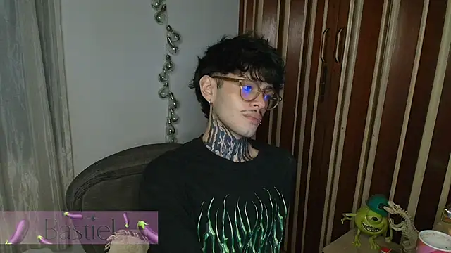 Snapshot of Mihail_leroy chatting on November 2025 02:45:01 AM Mihail leroy online show from November 2025 02:45:01 AM