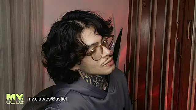 Snapshot of Mihail_leroy chatting on April 2026 01:20:02 AM Mihail leroy online show from April 2026 01:20:02 AM