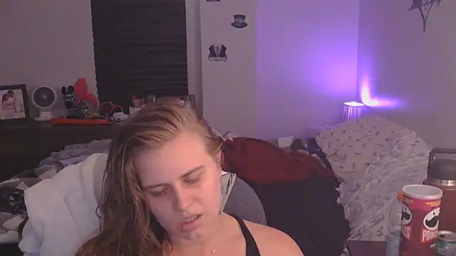 Sexyblonde12344 online show from September 2025 06:31:02 PM