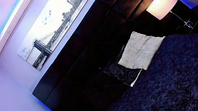 Valeria Rouss online show from November 2025 12:47:01 PM