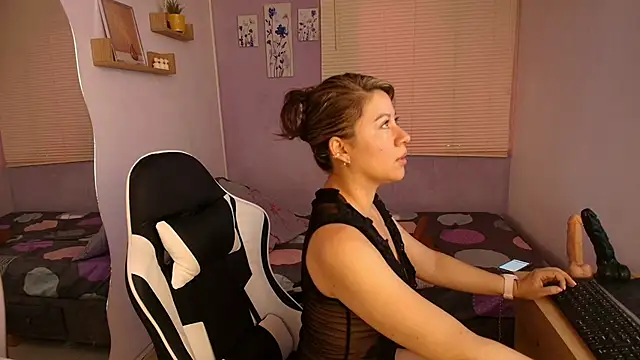 luna desiree online show from March 2026 08:26:01 PM