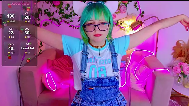 Snapshot of CoralineYoung chatting on April 2026 01:41:01 PM CoralineYoung online show from April 2026 01:41:01 PM