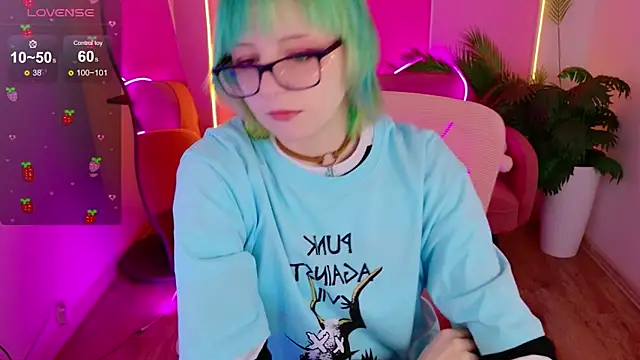 Snapshot of CoralineYoung chatting on April 2026 07:05:01 AM CoralineYoung online show from April 2026 07:05:01 AM