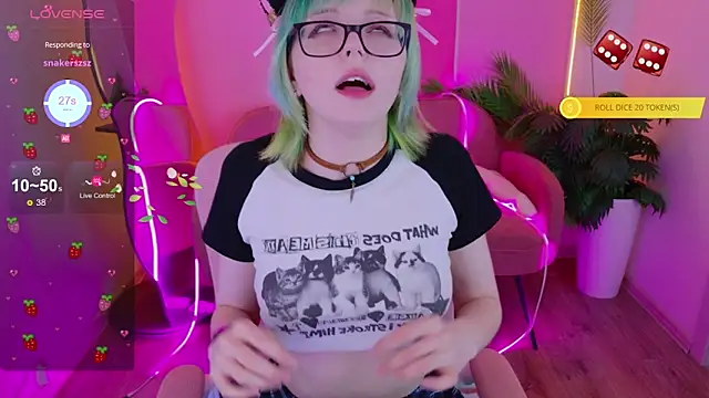 Snapshot of CoralineYoung chatting on April 2026 01:49:01 PM CoralineYoung online show from April 2026 01:49:01 PM