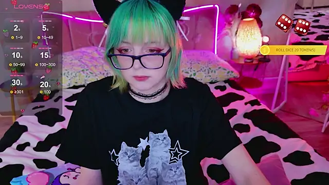 Snapshot of CoralineYoung chatting on April 2026 07:11:01 AM CoralineYoung online show from April 2026 07:11:01 AM