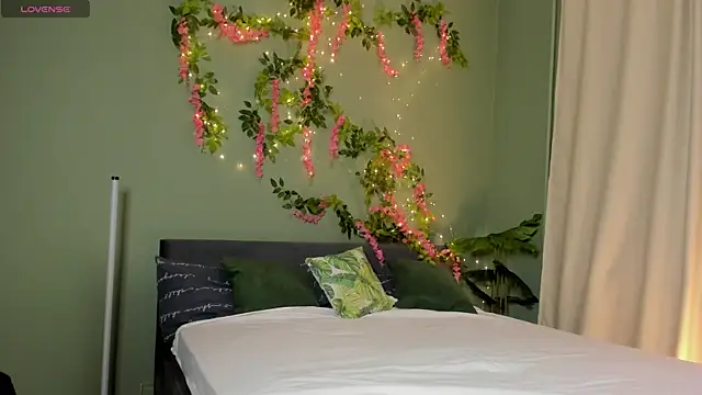 Snapshot of Lisbeth__Salander chatting on December 2025 02:32:02 AM Lisbeth Salander online show from December 2025 02:32:02 AM