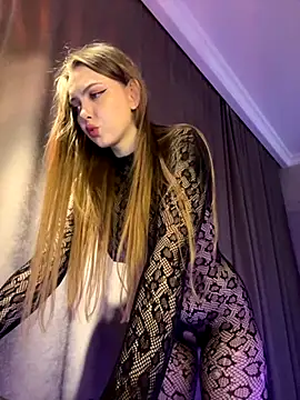 Nikole Boom online show from October 2025 06:29:01 PM