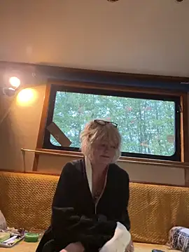 ladyboatlady online show from October 2025 06:33:01 AM