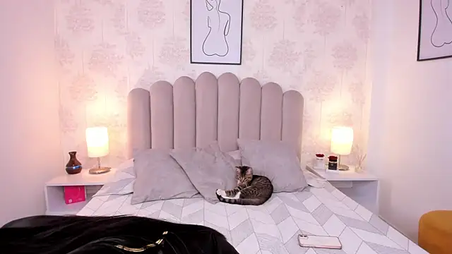 Snapshot of ShaynaHosk chatting on September 2025 08:19:01 PM ShaynaHosk online show from September 2025 08:19:01 PM