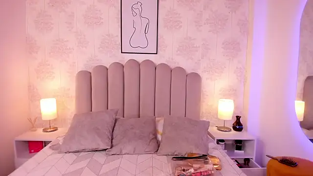 Snapshot of ShaynaHosk chatting on September 2025 07:37:02 PM ShaynaHosk online show from September 2025 07:37:02 PM